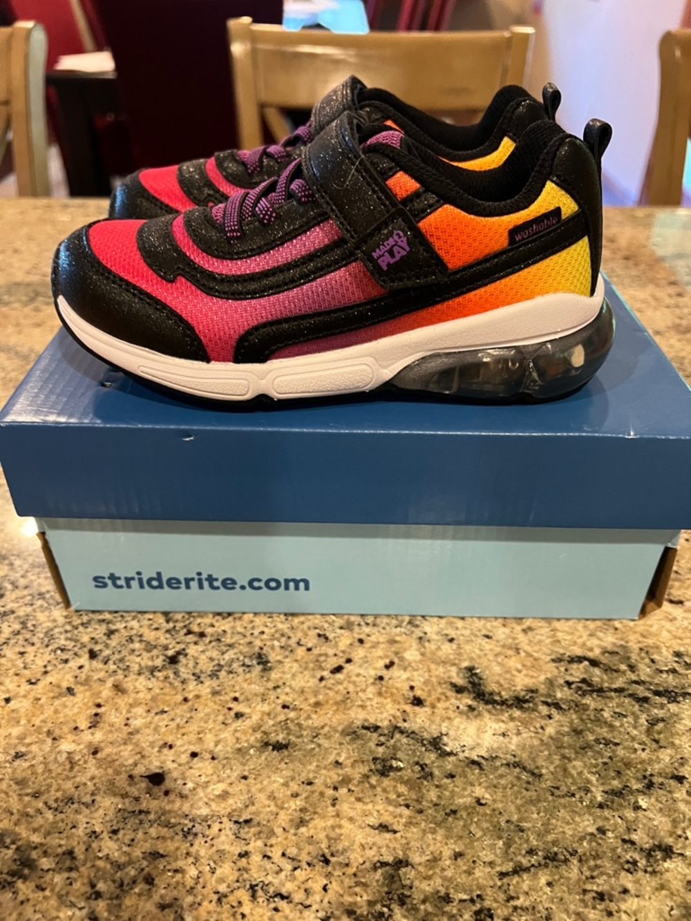New In Box STRIDE RITE 11 M Light Up Rainbow Sneakers